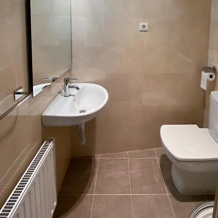 Piso Nuevo Y Espacioso En El Centro De Mundaka