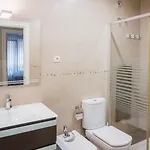 Piso Nuevo Y Espacioso En El Centro De *